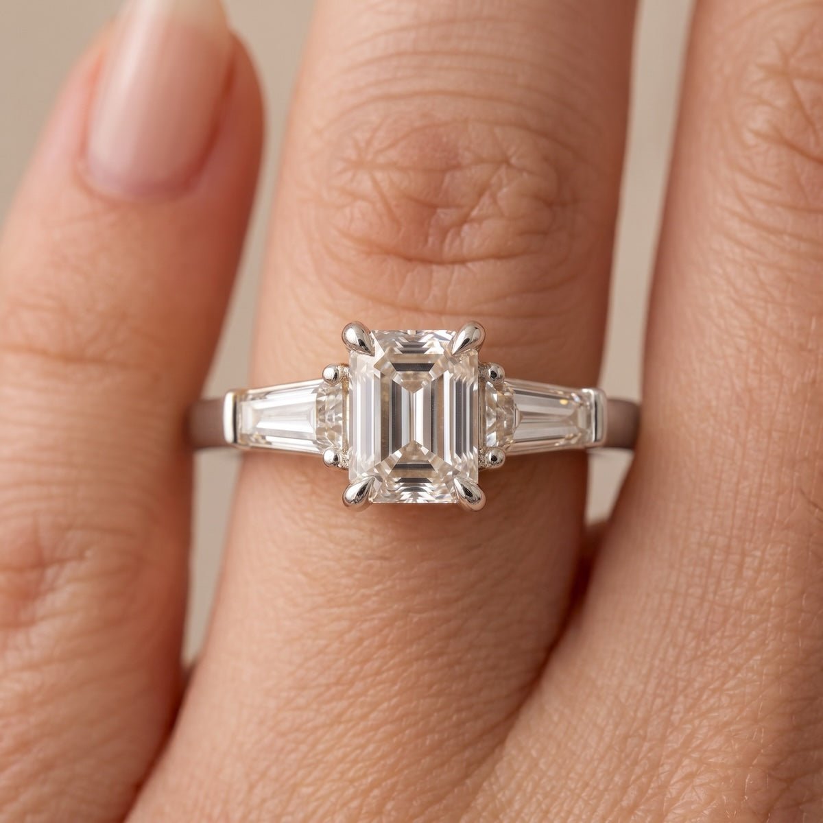 3Diamonds tappered emerald 1,40 ct. - BREEDIA